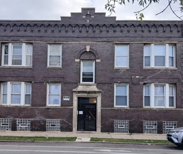 6853 S King Dr, Chicago, IL 60637